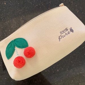 100%pure cosmetics bag